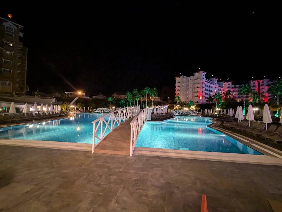 Pool Side Mare Resort & Spa