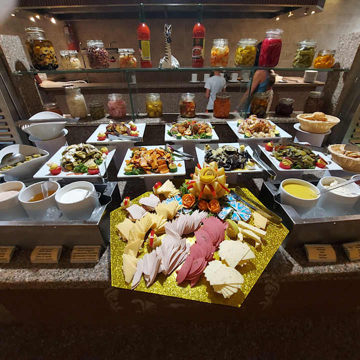 Gastro Brayka Bay Resort