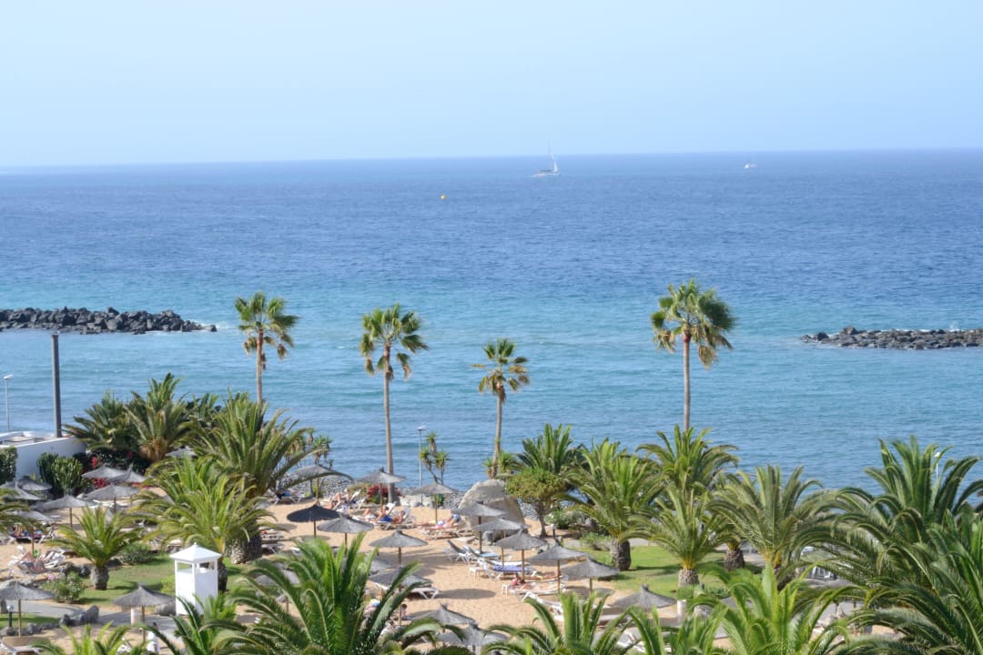 "hoteleigener Strand" innerhalb der Gartenanlage Hotel Riu Palace Tenerife