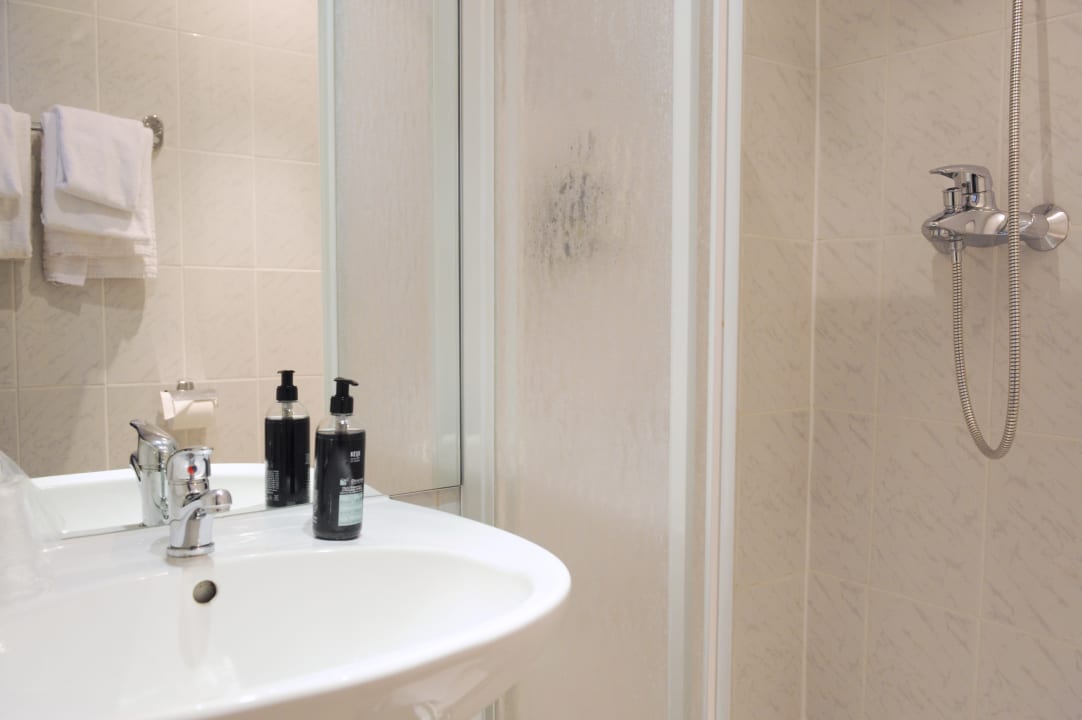 Zimmer Chelton Hotel