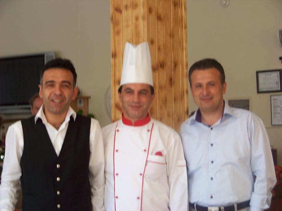 Die drei Grazien Hasan, Ismet und Mehmet Sayanora Hotel