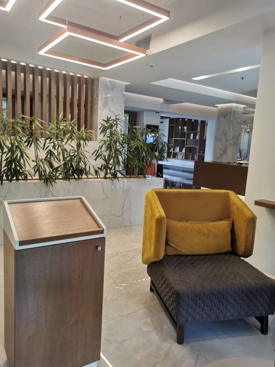 Lobby Atrium Ambiance Hotel