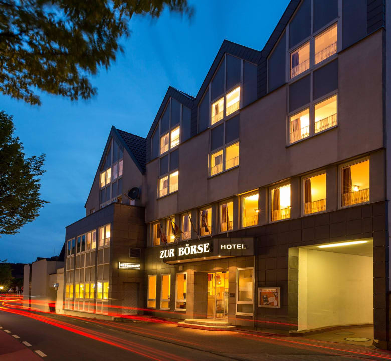Hotelansicht bei Dämmerung Hotel Zur Börse