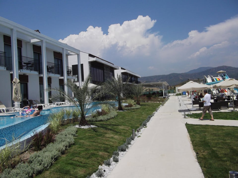 Blick vom Strand in die Anlage Jiva Beach Resort