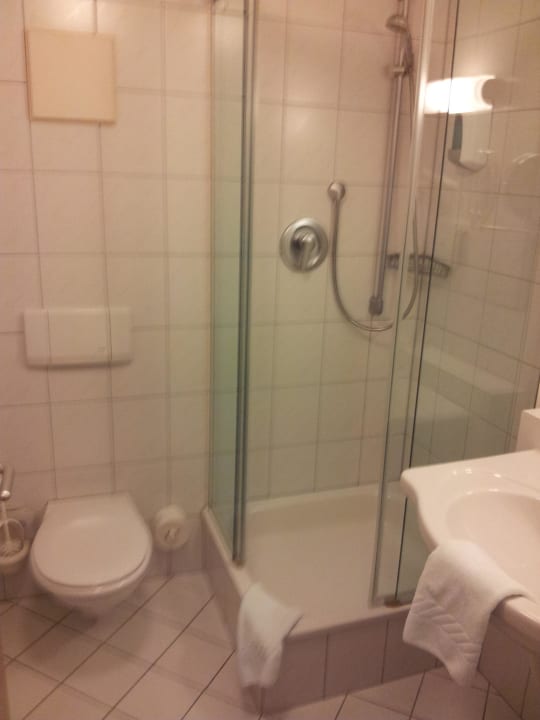 Bad mit Duche im Einzelzimmer Hotel Lipprandt
