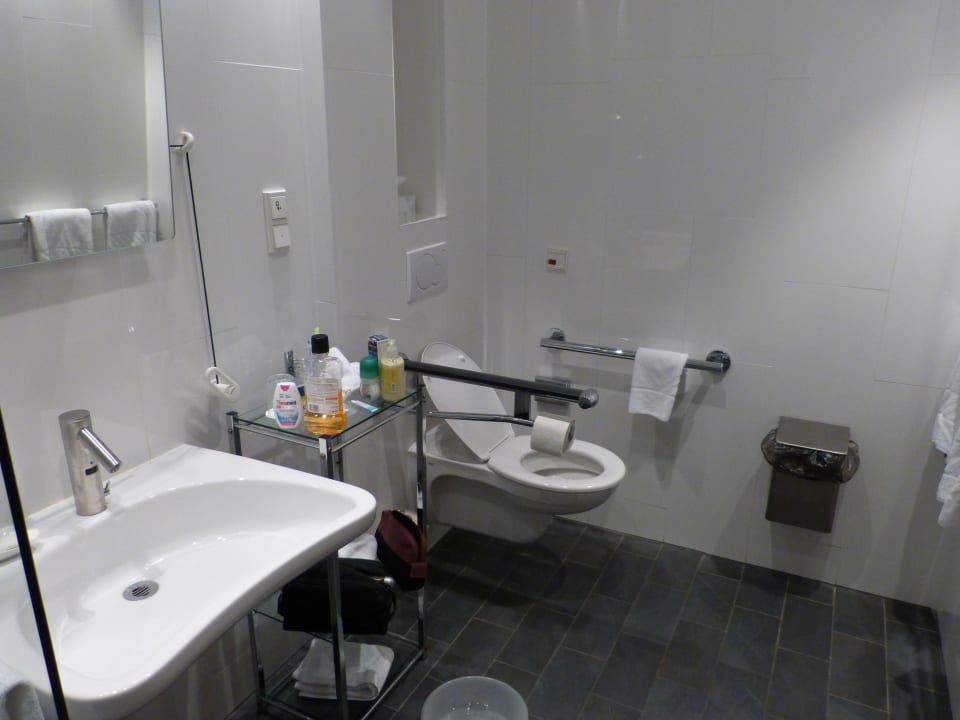 Bad mit WC Four Points by Sheraton Panoramahaus Dornbirn