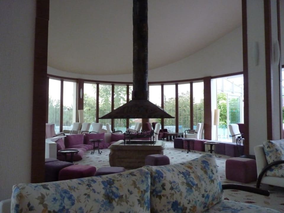 Камин в лобби Lycus River Thermal Hotel