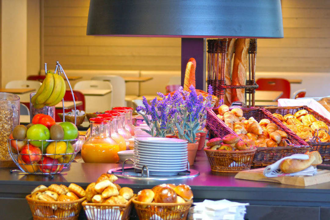 Petit-déjeuner buffet à volonté Hotel Campanile Nice Centre Acropolis