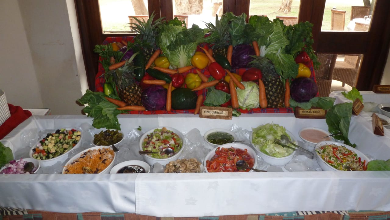 Das Salatbüffet Ol Tukai Lodge