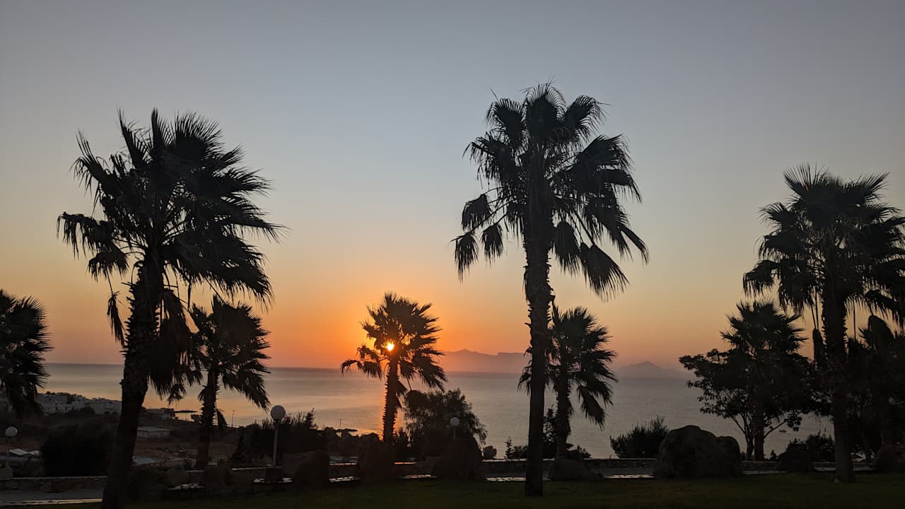 Zimmer Grand Blue Beach Hotel