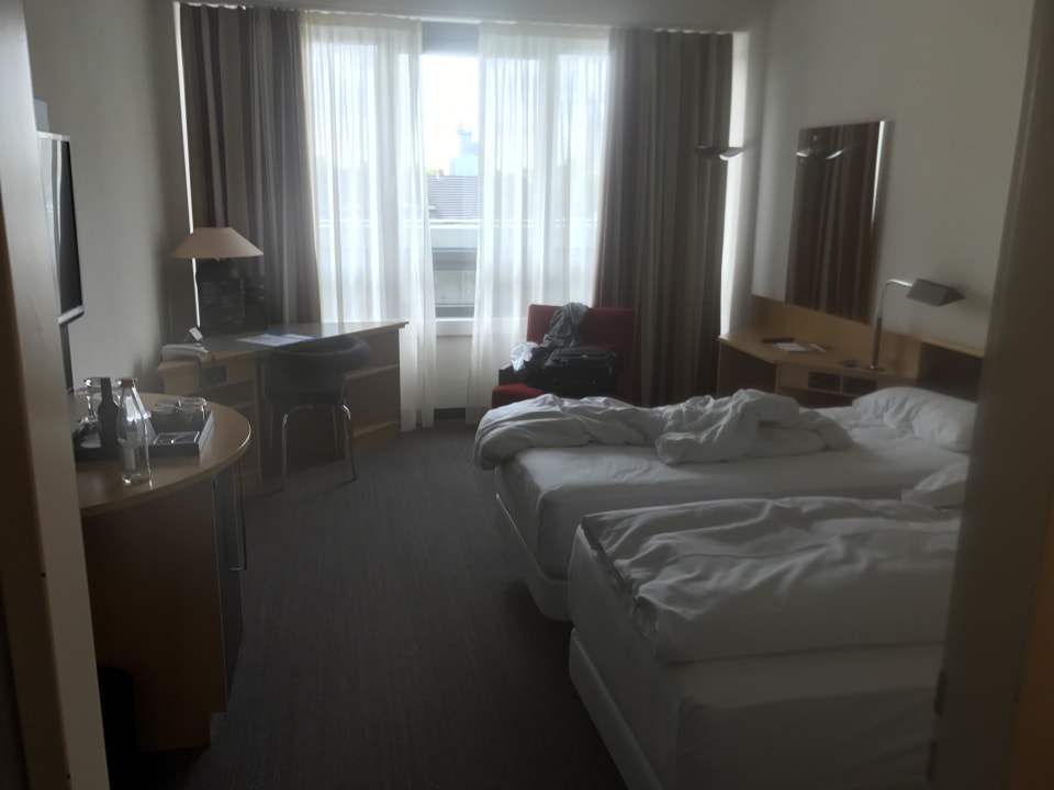 Zimmer Hotel NH Düsseldorf City