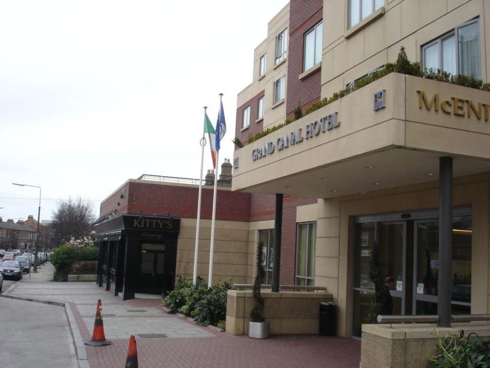 Aussenansicht vom Grand Canal Hotel in Dublin Hotel Grand Canal
