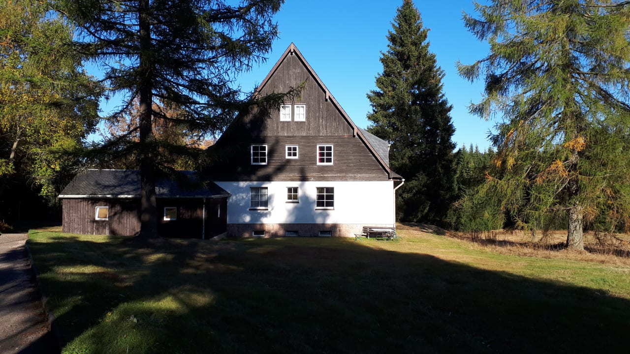 Außenansicht Hotel Zum Kranichsee & Nebenhaus