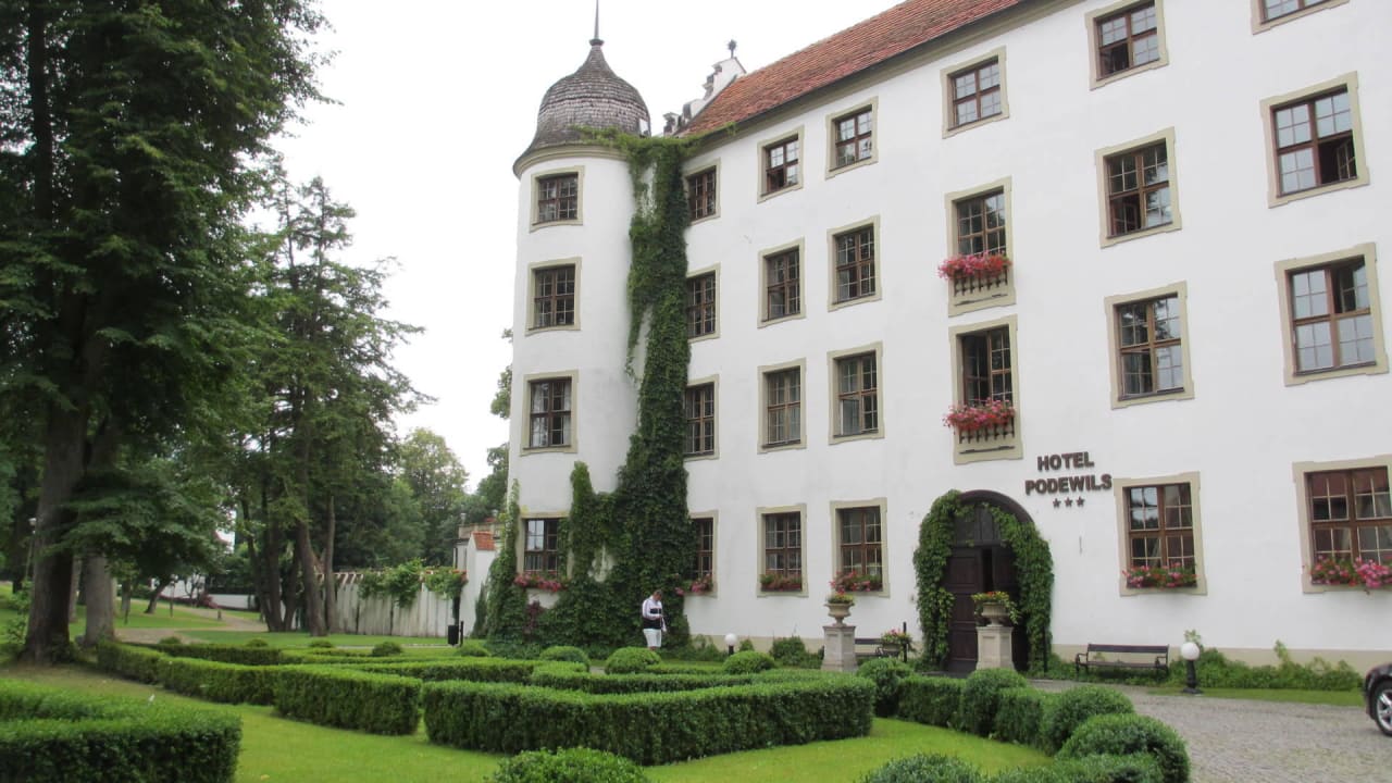 "Seitenansicht des Schloss..." Podewils Schlosshotel (Krag