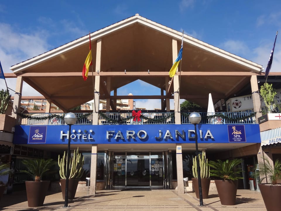 Unscheinbarer Eingang in der Shoppingmeile MUR Hotel Faro Jandia & Spa Fuerteventura