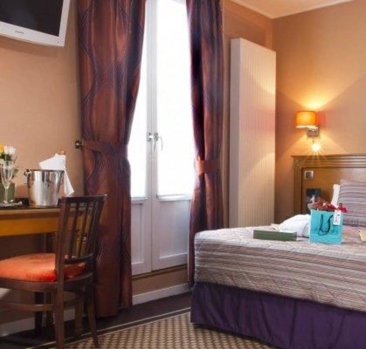Guest Room Hotel des Arts Montmatre
