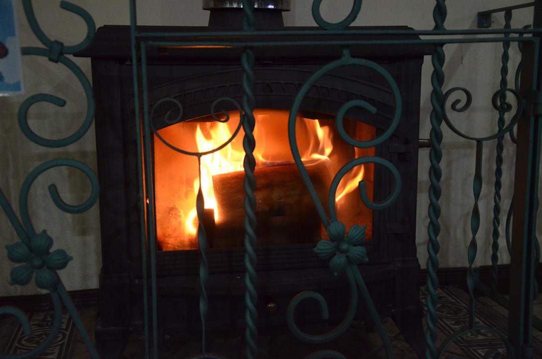 Kamin im Aufenthaltsbereich Arenal Observatory Lodge & Spa