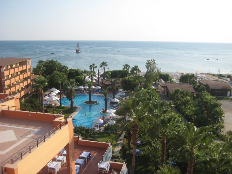 August 2012 Hotel Grand Side