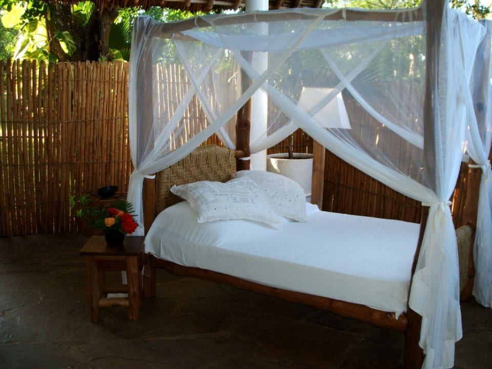 Das Bett auf der Terrasse Hotel Karibuni Rafiki Beach Resort