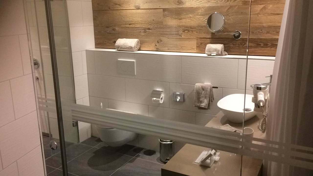 Gute Mischung aus rustikal und modern. Riverside Hotel