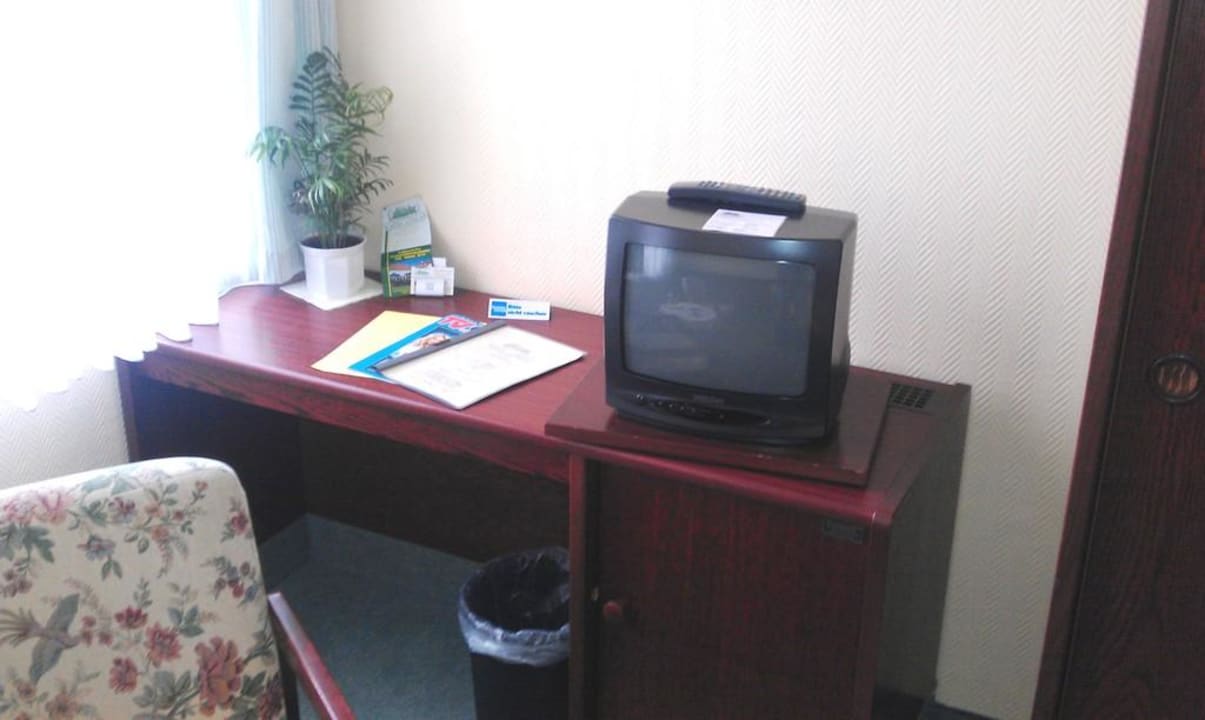 "Schreibtisch" mit Mini-TV Hotel Schöne Aussicht