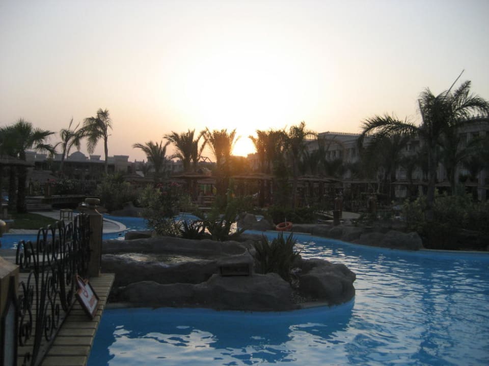 Sonnenuntergang am Pool Pickalbatros Palace Resort