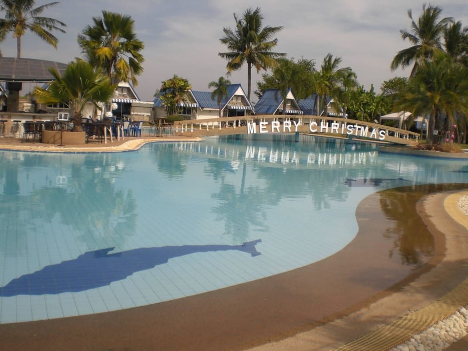 Schöne gepflegtes große Schwimmingpoolanlag Castle Howchow Beach Resort Hotel