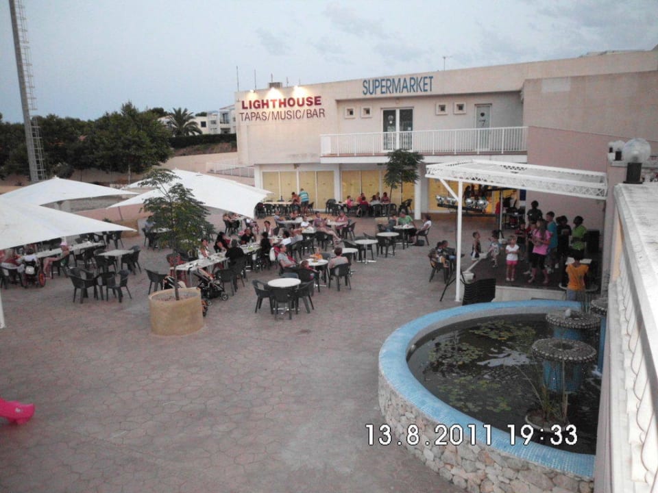 Auch draussen isst man gut Comitas Isla Del Aire