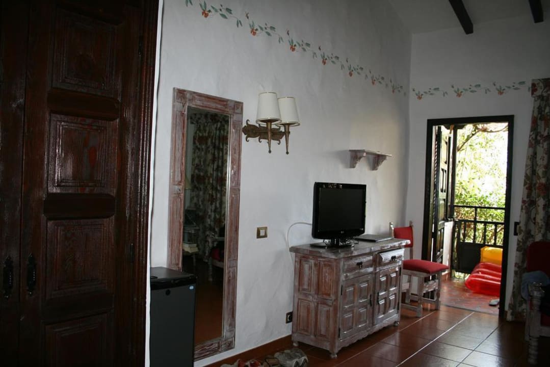 Fernseher und Balkon Hotel Parque Tropical