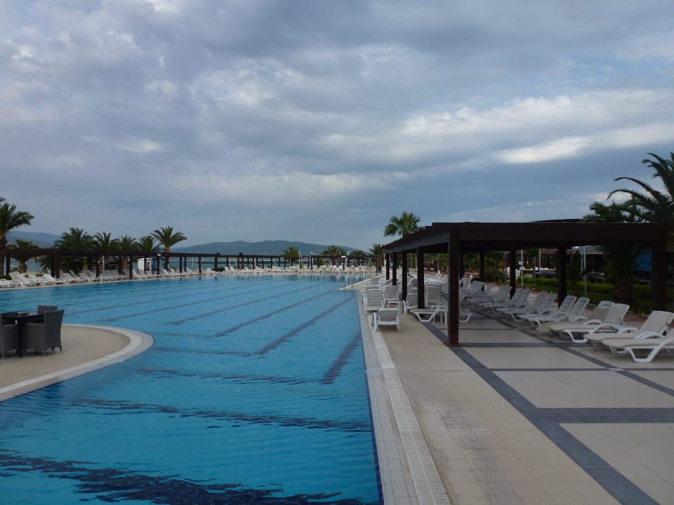 Weg zum Strand am Pool Venosa Beach Resort & Spa