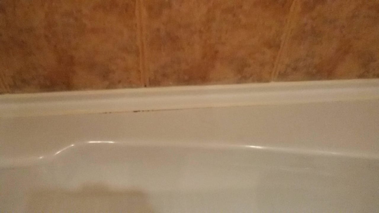 Leichter Schimmel im and der Badewanne Meliá Sunny Beach