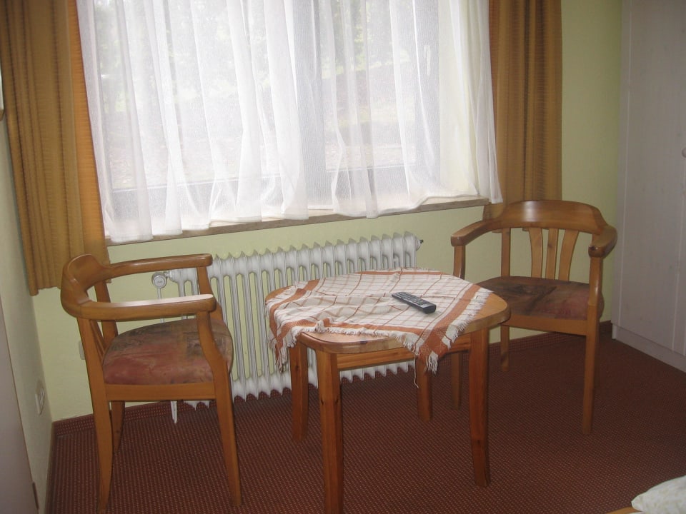Tisch im Doppelzimmer Gästehaus Kühn