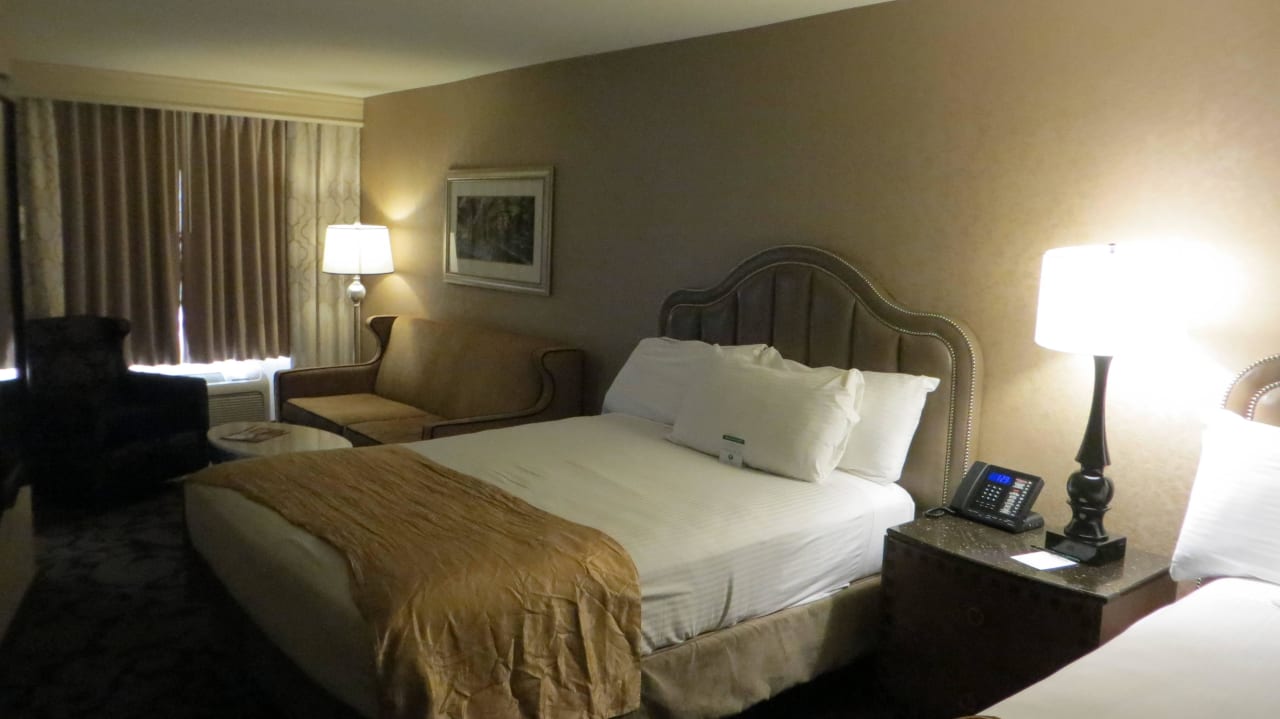 Betten, Sitzsofa und Tisch The Orleans Hotel & Casino