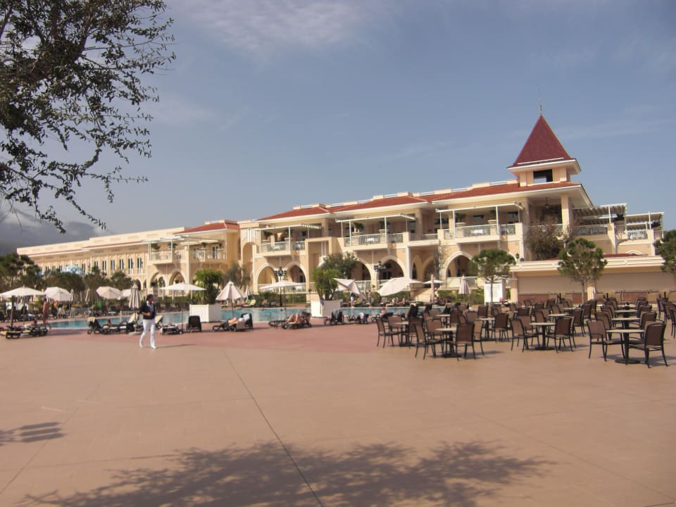 Hautrestaurants hinter Hauptpool Güral Premier Tekirova