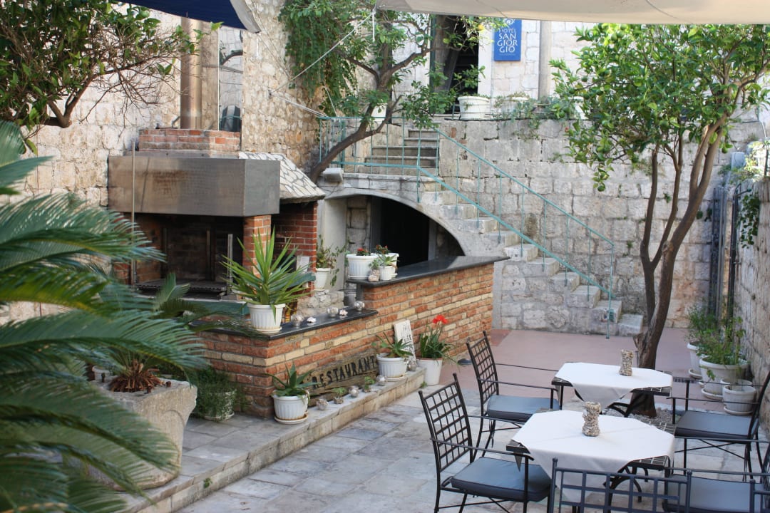 "Gemütlicher Garten" Hotel San (Vis Stadt