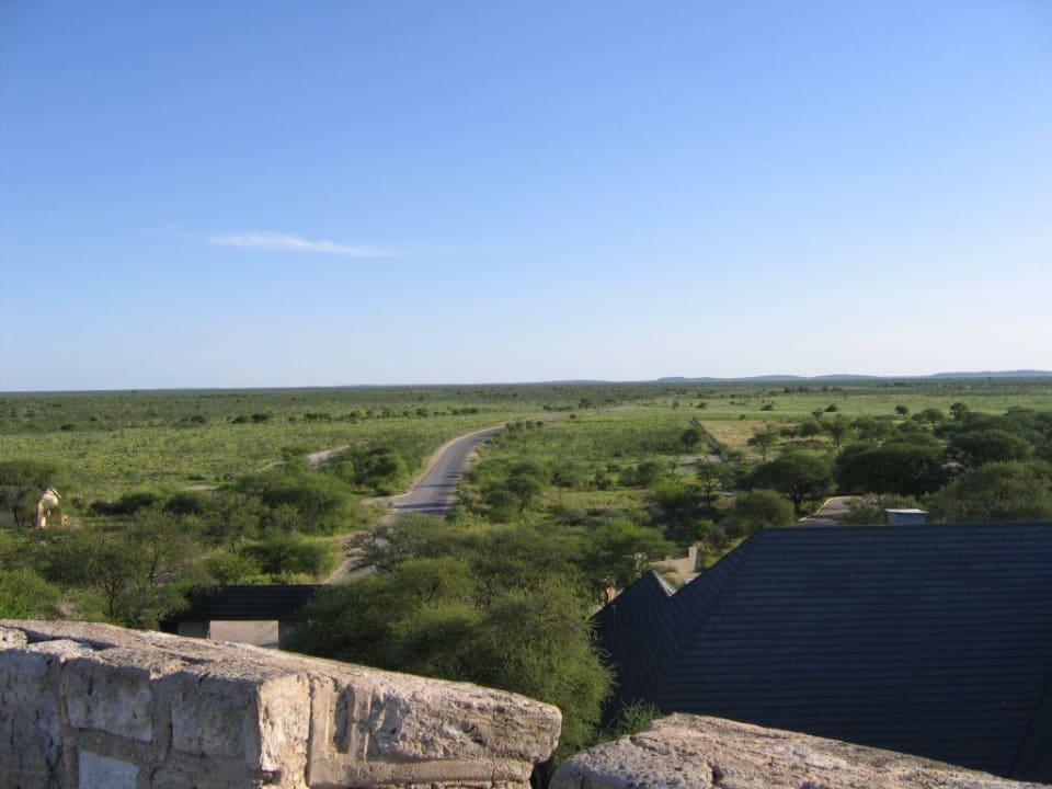 Blick auf Etosha vom Aussichtsturm Okaukuejo Camp