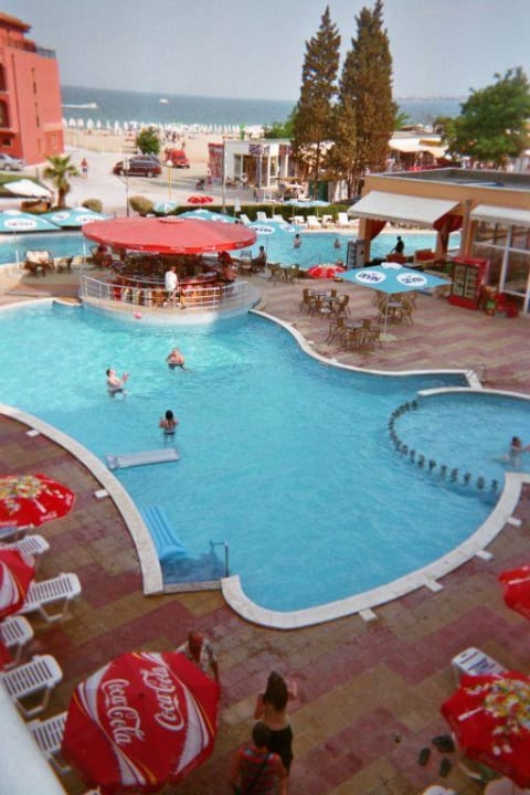 Blick vom Balkon auf Pool und Meer MPM Hotel Astoria