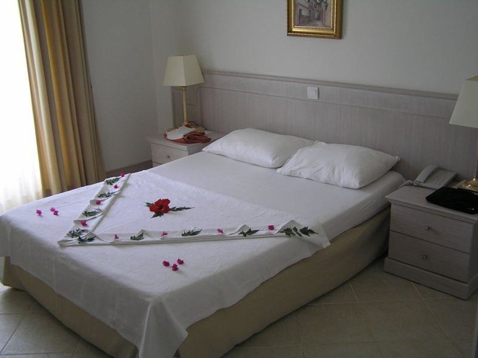 Bett - Schmuck im Alinn-Hotel X Life Hotel Sarıgerme