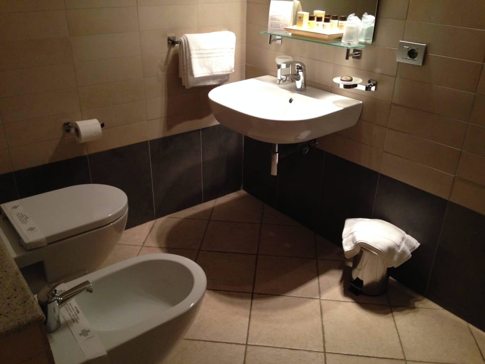 Badezimmer sehr geräumig Hotel La Perla