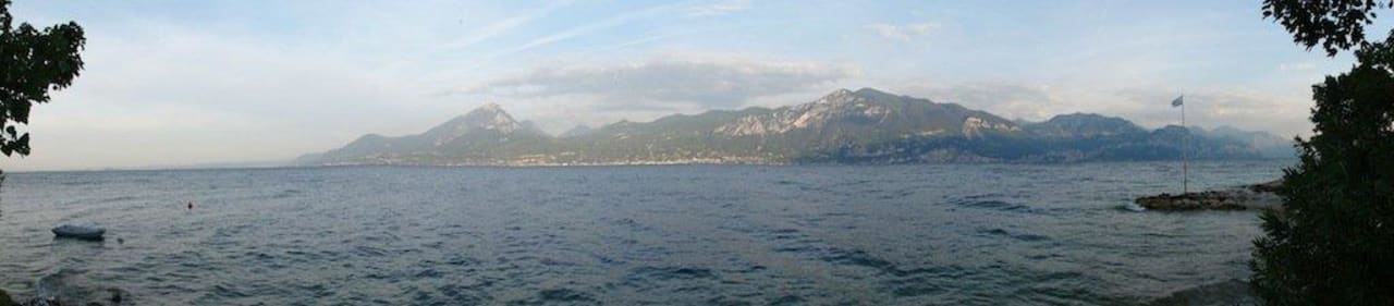 Blick vom hoteleigenen Strand Hotel Merano
