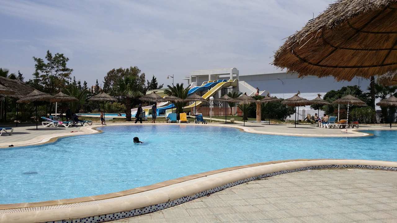 Pool mit Rutschen  Hotel Yasmine Beach Resort