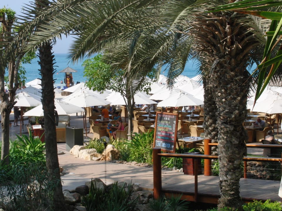 Blick zum Hotelstrand Hilton Dubai The Walk