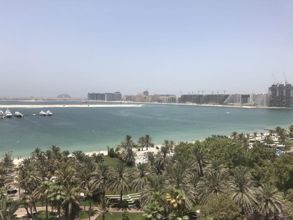 Ausblick Le Meridien Mina Seyahi Beach Resort & Waterpark