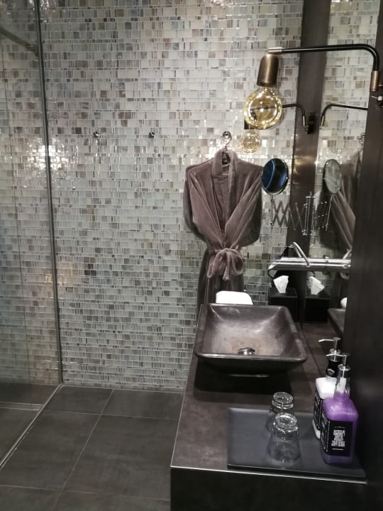 Zimmer Manzo's Suites