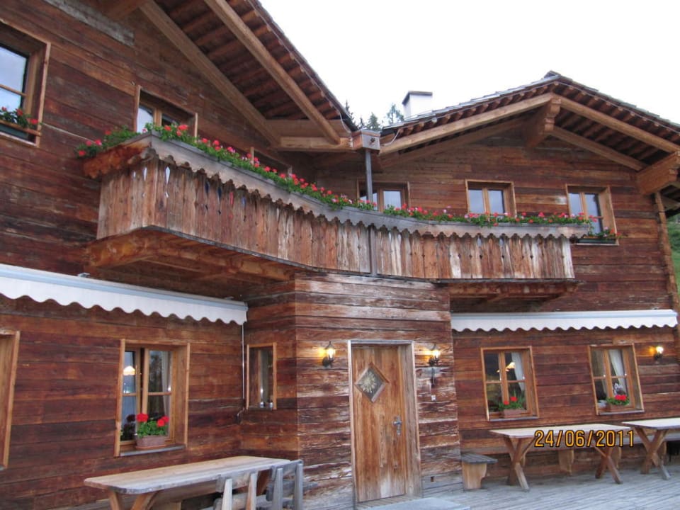 Bergstube Außenansicht Bergbauernhof Zwiglhof
