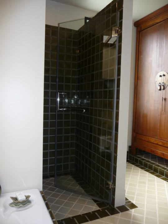 Separate Dusche im Superior Steinbungalow The Fair House Beach Resort