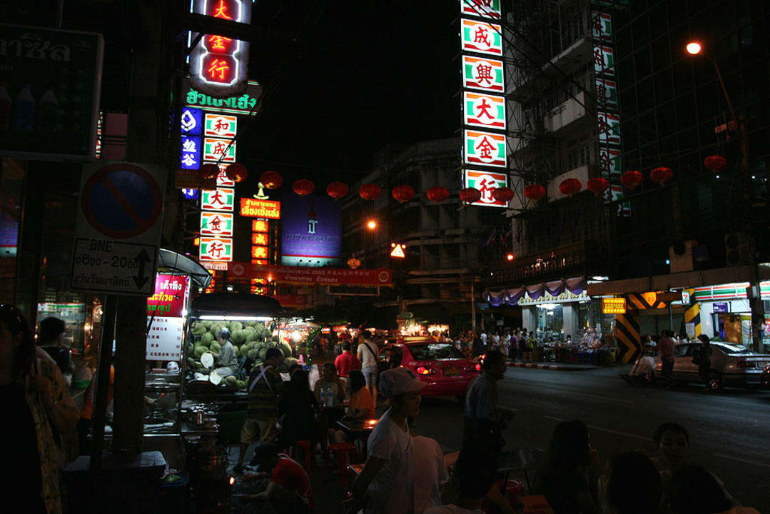 Nachtleben vor dem Hotel . . . Hotel Shanghai Mansion