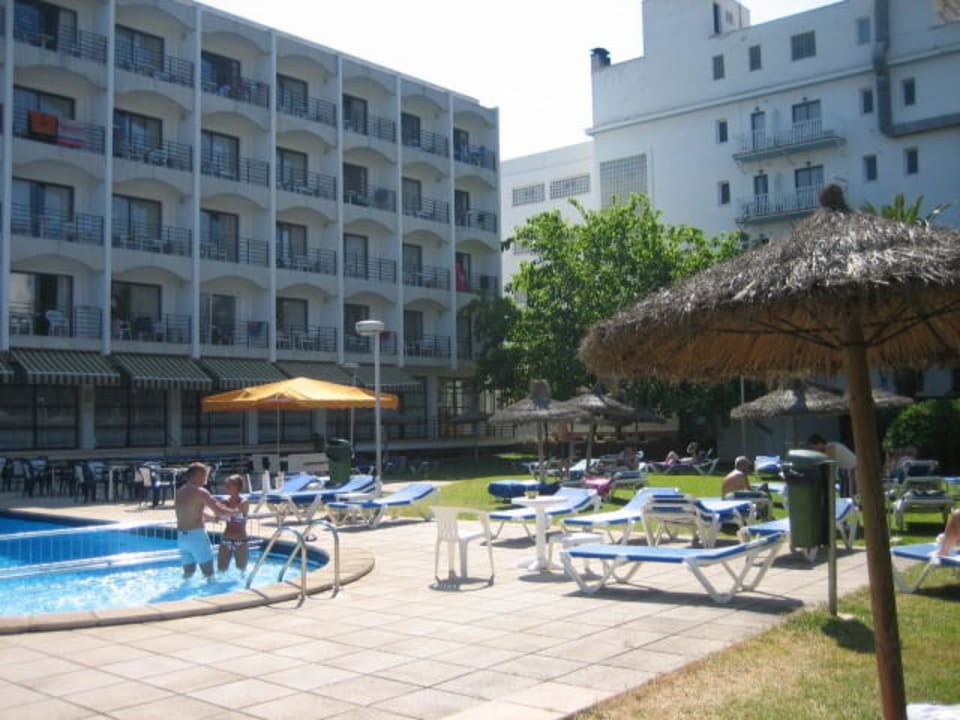 Pool und Garten Hotel Luxor