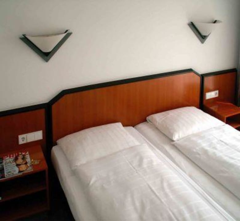 Bett ACHAT Hotel Stuttgart Airport Messe