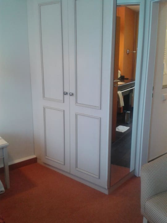 Schrank mit safe Hotel Am Schloss